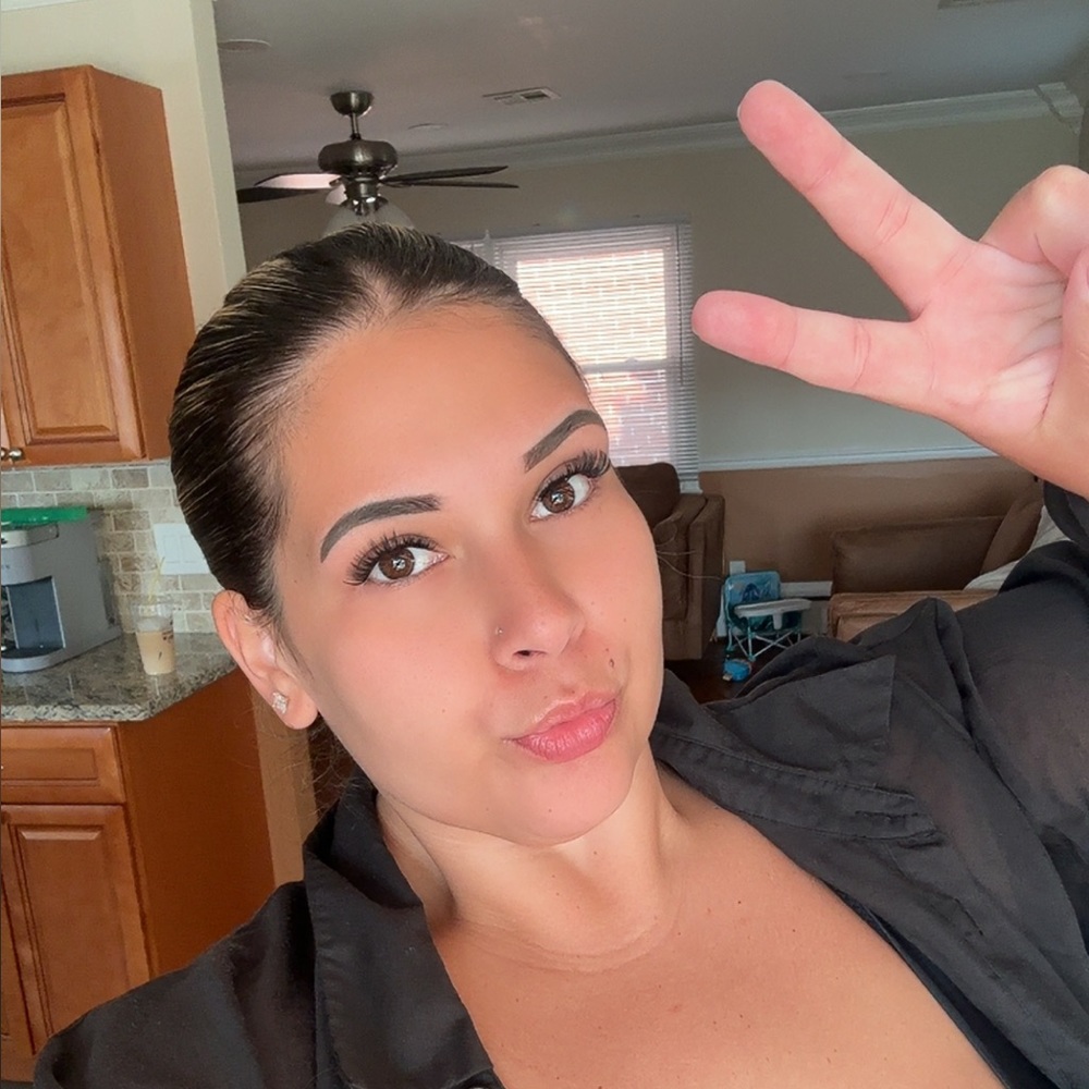 Meet your Posher, Lesly